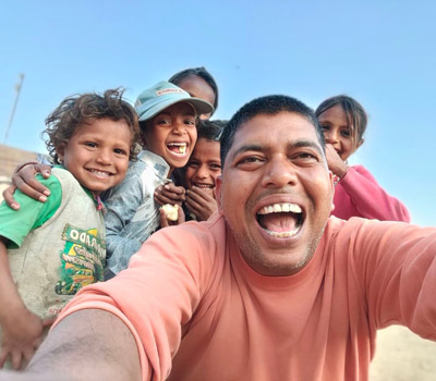 Pintu and kids take a selfie